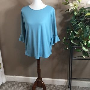 Ladies 3/4 sleeves top.